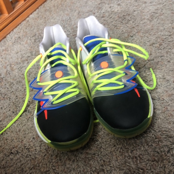 Nike Kyre Irving’s 5, All star TV PE “Rokit” - Picture 2 of 4